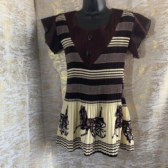 Vintage π§ββοΈ brown/tan short sleeve pleated blouse with carriage print size M - Picture 3 of 9